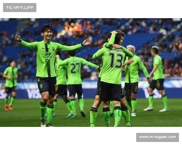 韩国杯足球赛：全北现代对阵江原FC 光州FC迎战富川FC展开激烈对决